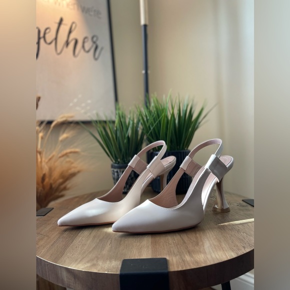 Ecru Matte Color 8 Size Leather Pumps - Pointed Toe Shoes - Picture 2 of 15